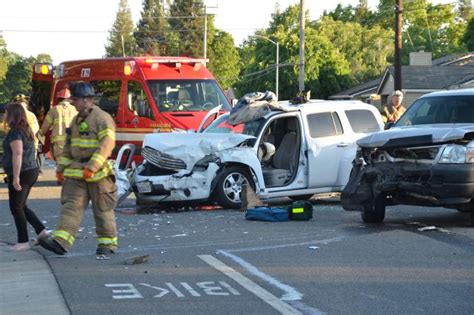 Head On Crash On Sylvan Road Sends Five To Hospital Citrus Heights