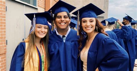 Un Joueur De Crosse Gay Au Lyc E A Trouv La Force De L Alli D Un Pro Gayvox