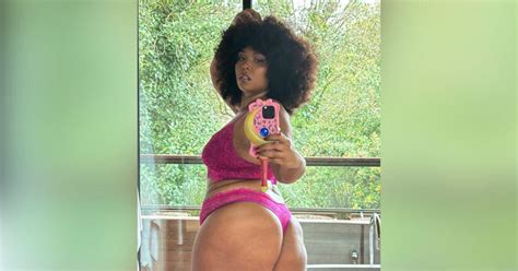 Lizzo Shakes Butt In Nude Bodysuit To New Song STILL CANT FUH Watch