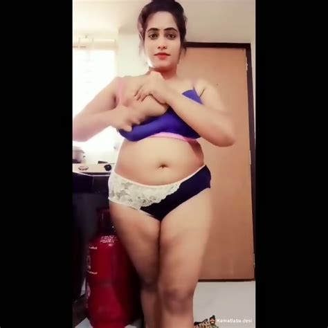 Bhabi Removing Saree Full Nude Show