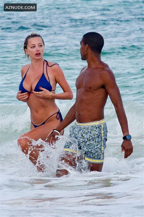 Caroline Vreeland Suffers An Unfortunate Bikini Malfunction While On Holiday In Tulum Mexico