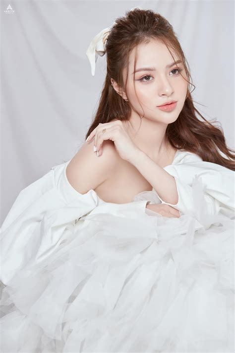 Bà xã Đỗ Duy Nam Mẹ bỉm con vẫn xinh đẹp quyến rũ như hot girl