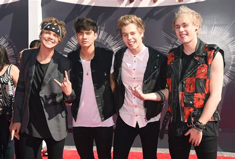 9 Ways 5SOS Proved They're A Rock Band While Performing "I Miss You ...