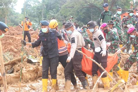 Longsor Natuna Dua Jenazah Ditemukan