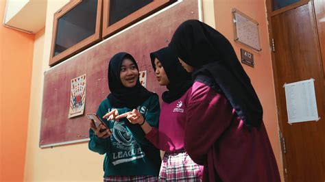 Students are using social media to swap their iu course schedule spots