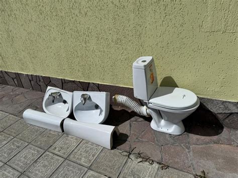 ТУАЛЕТ С БАЧКОМ В РАБОЧЕМ СОСТОЯНИИ 2500₽,раковины с подставкой по 2500 ...