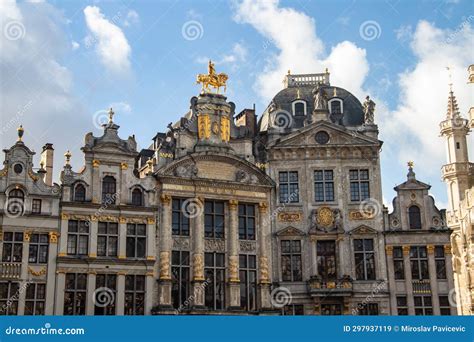 la grand place  brussels  historical buildings full  tourists