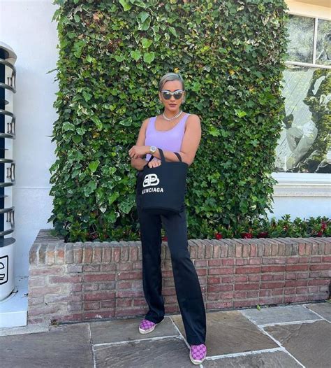 8 Photos Of Hot Mama Kimmy Jayanti S Stylish Looks During Vacation In Paris Her OOTDs Never