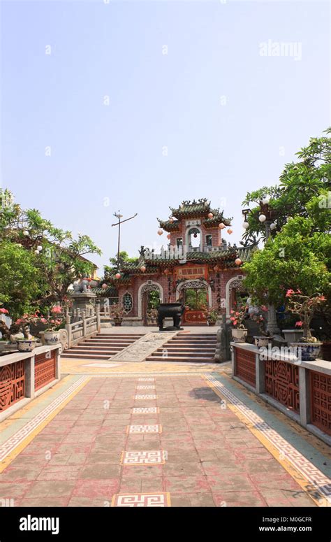 Entrance To Chinese Temple Quan Cong In Hoi An Vietnam Stock Photo Alamy