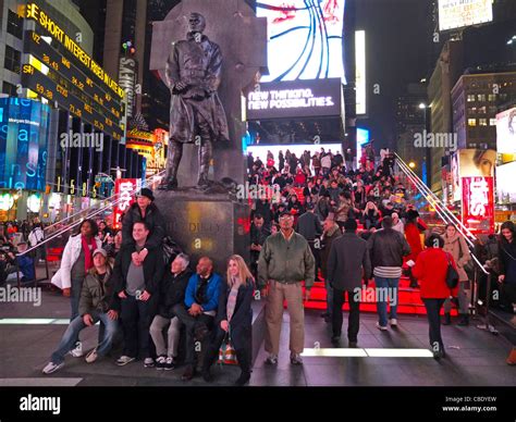 Tkts booth in times square NYC Stock Photo - Alamy