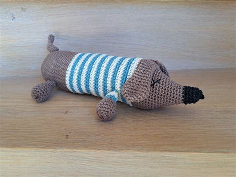 Knuffel Hond Tussen Haakjes