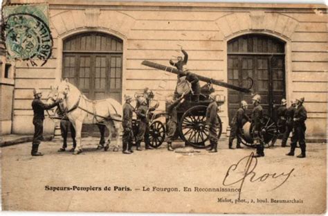 CPA PARIS SAPEURS POMPIERS Firefighters Le Fourgon En Reconnaissance