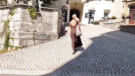 Selena femme mature blonde se fait baiser après une promenade xHamster