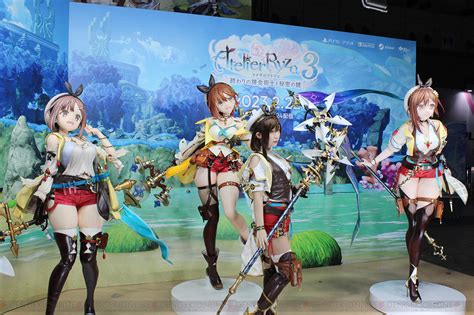 ＜画像918＞伊織もえさんがライザ等身大フィギュアと並んで撮影。『ライザ3』でも公認コスプレイヤーを担当【tgs2022】 電撃オンライン