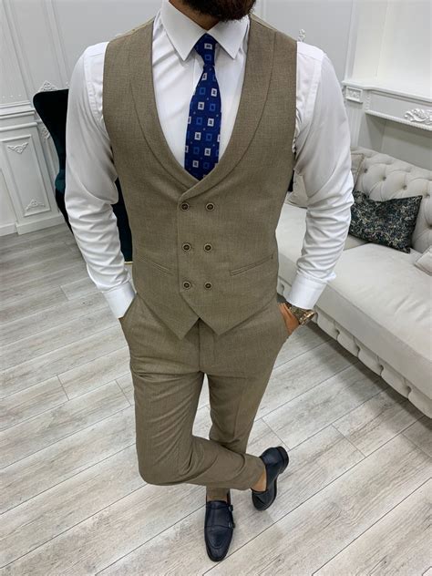 Brown Slim Fit Wide Peak Lapel Suit For Men By