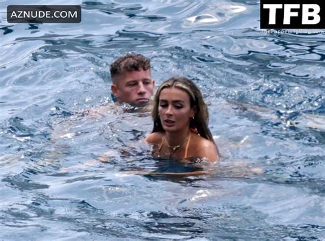 Katherine Pilkington Sexy Seen Flaunting Her Hot Bikini Body On A Boat In Capri AZNude