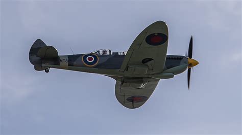 Supermarine Vickers Armstrong Spitfire Tr 8 MT818 G AIDN Flickr