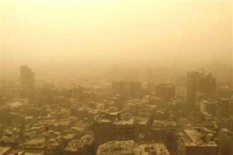 udara berdebu mesir wajibkan warganya pakai masker republika