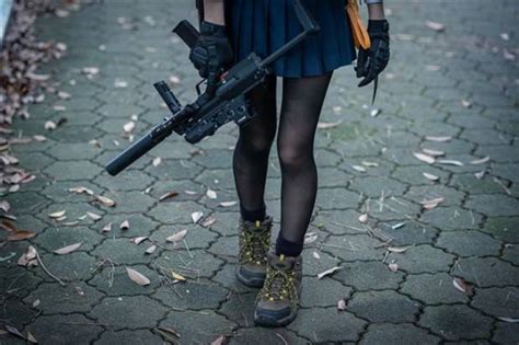 Hot Girls With Guns KLYKER