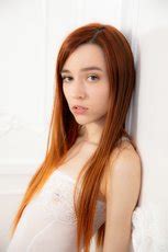 Rona Sisechka Enjoys Spreading And Showing Pussy Photos