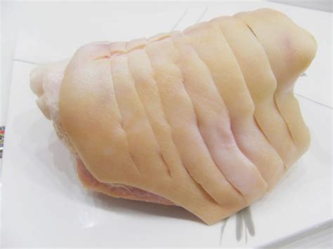 Pečené koleno na čiernom pive po bavorsky | Míniny recepty