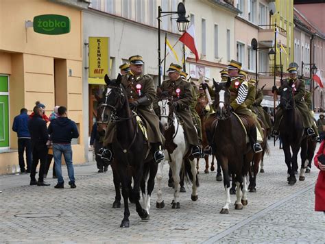 U Ani Przemierzyli Ulice Starego Miasta Za Nami Uroczysta Defilada I