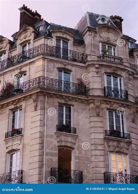 Old Historical Building Paris Editorial Photo - Image of travel