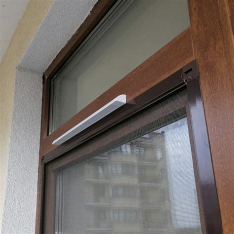 Монтаж оконных проветривателей