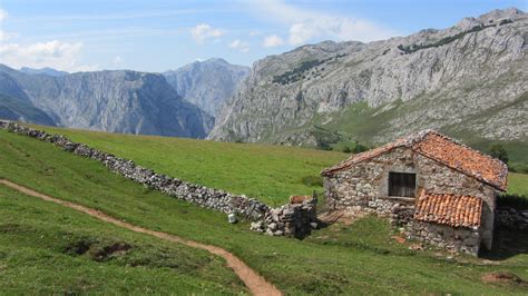 Hiking Mediterranean Coast - Bigtime Aventura