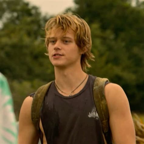 Jj Maybank Icon Outer Banks S Rudy Pankow Jj Outer Banks Videos Hot Actors Jj Outer