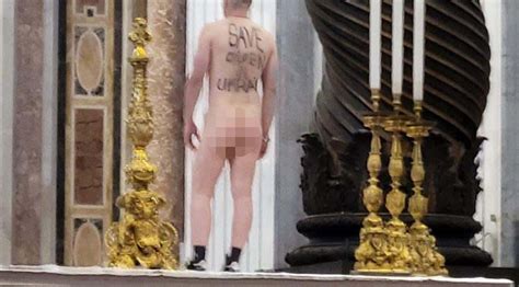 Vatican Naked Man Goes Up To Main Altar Of Saint Peters Basilica