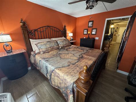 Naked Pineapple Getaways