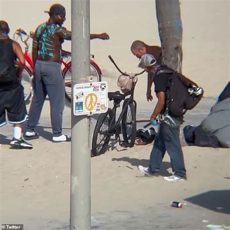 Naked Homeless Man Brazenly Hold His Penis Near Venice Beach Boardwalk Daily Mail Online