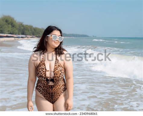 1 665 Chubby woman in bikini 图片库存照片和矢量图 Shutterstock