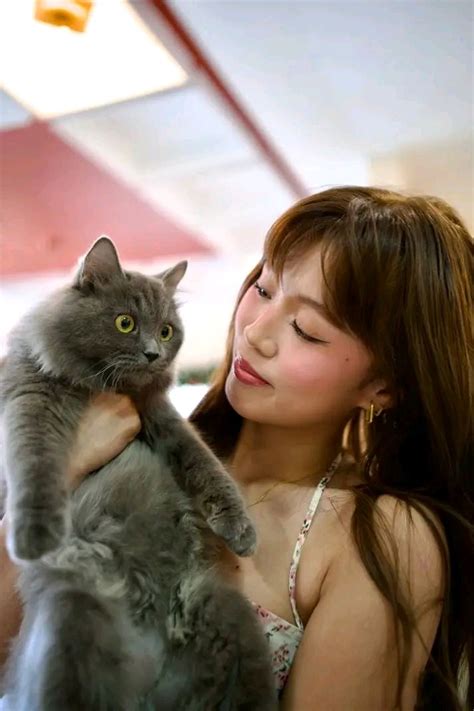 Pin By Tonziee On Bini Album Cover Wallpaper Collage Pretty Brunette Tiktok Style