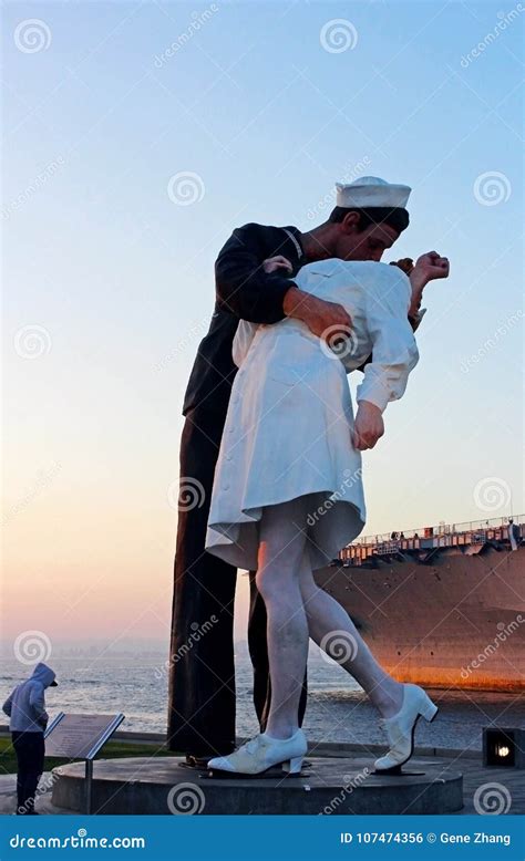 Embracing Peace Victory Kiss Statue San Diego Bay Editorial Photo Image Of Battleship