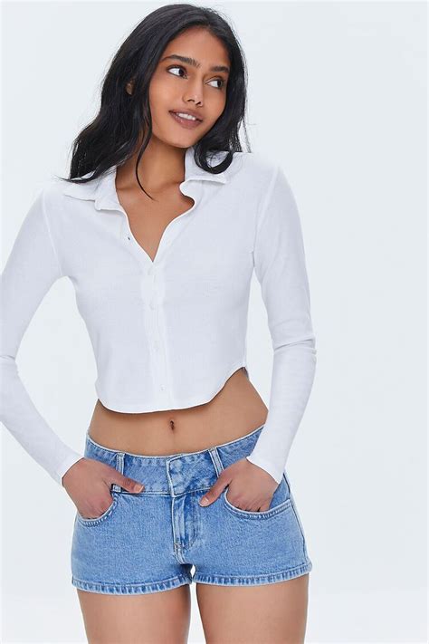 Hot girl Trung Quốc diện áo lửng quần ngắn check in bên siêu xe Lamborghini