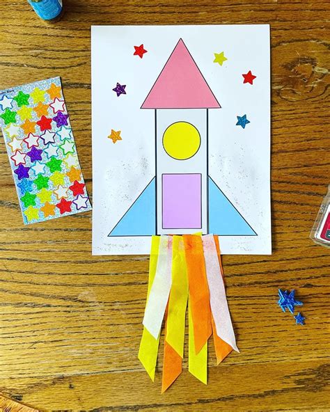 Rocket Ship Craft for Preschool! (with free templates!) ⋆ The Hollydog Blog