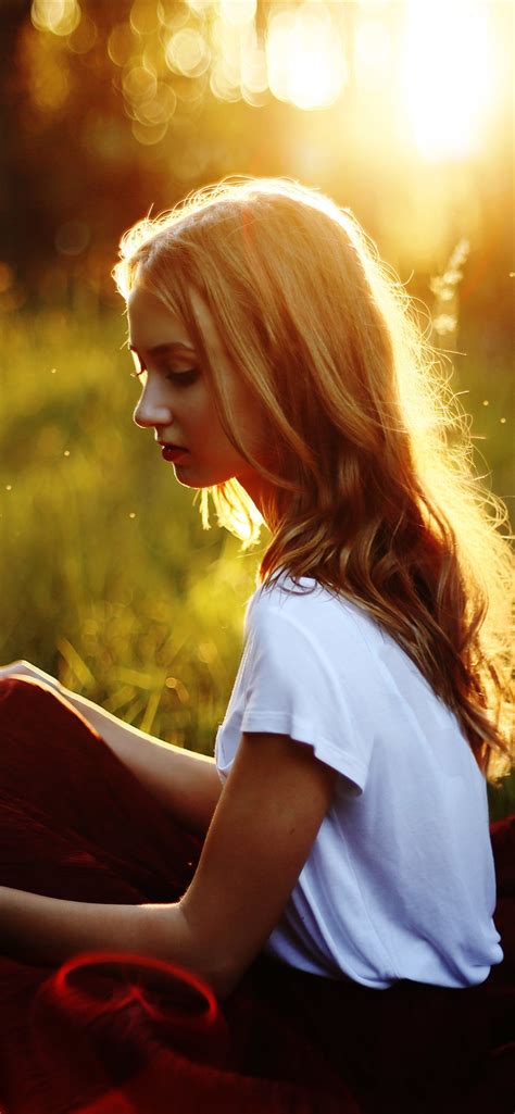 Wallpaper Blonde Girl Sit On Grass Sunshine Backlight X Uhd K Picture Image