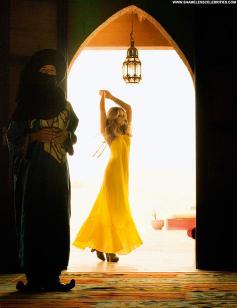 Esti Ginzburg Sports Illustrated Swimsuit Celebrity Beautiful Babe Posing Hot