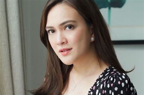 Pamer Foto Pakai Bikini Sambil Headstand Di Pantai Bareng Suami Shandy Aulia Justru Banjir