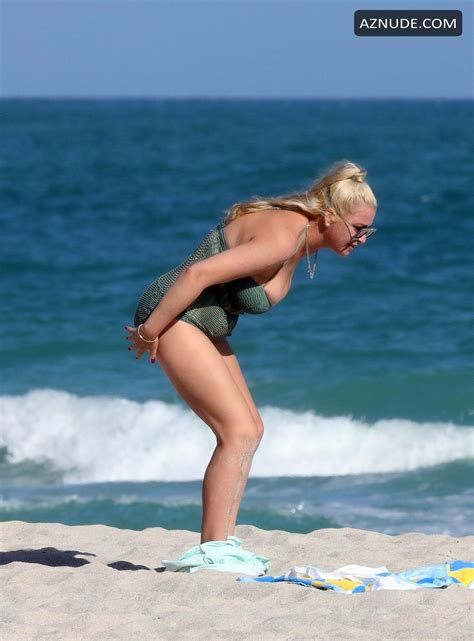 Josie Goldberg Enjoys A Beach Day In A Knitted Green One Piece Bikini AZNude