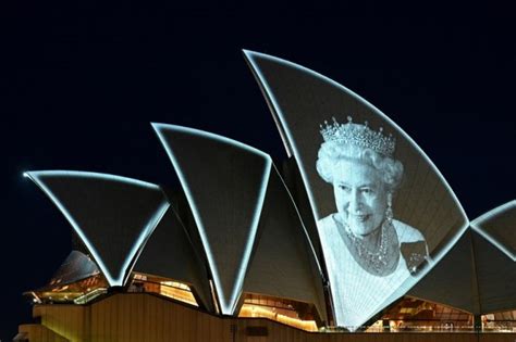 In Photos World Monuments Lit Up In Honour Of Queen Elizabeth World