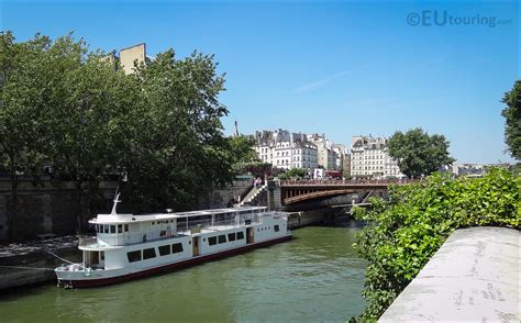 HD photographs of the Pont au Double in Paris France