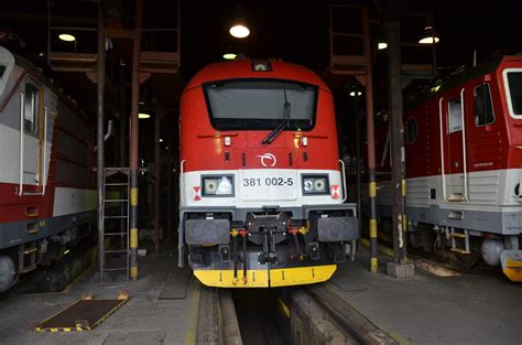 Zssk Inside Bratislava Hlavna Depot Steve Humphries Flickr