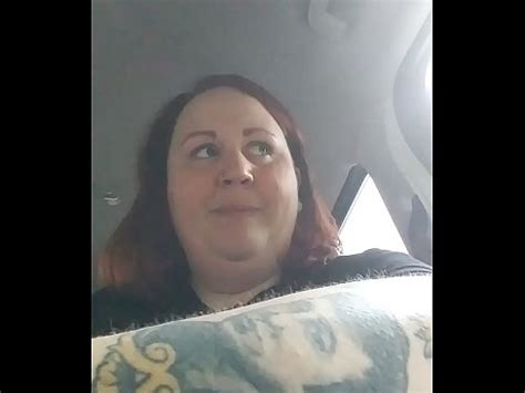 Gordita bbw come en el coche mientras es golpeada por un extraño XVIDEOS