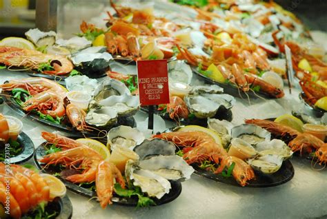 Fresh seafood platter of shrimp and oyster on sale. The Sydney Fish ...