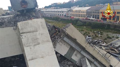 Genova Il Crollo Del Ponte Morandi 39 Morti E 16 Feriti Si Continua