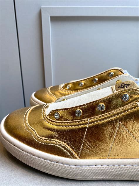 Tênis Amélia Dourado Oui Lingerie Peças feitas à mão muito amor e carinho