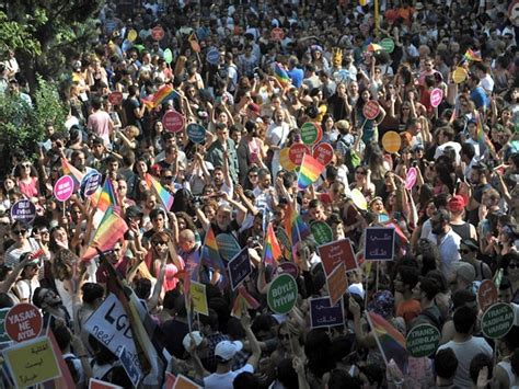 G Autoridades turcas proíbem parada gay alegando razões de segurança notícias em Mundo